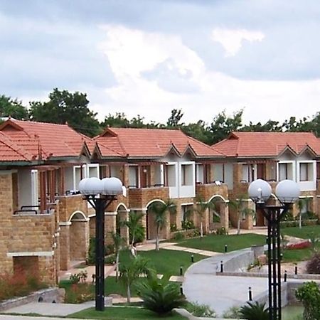 Golkonda Resorts & Spa Hajdarábád Exteriér fotografie